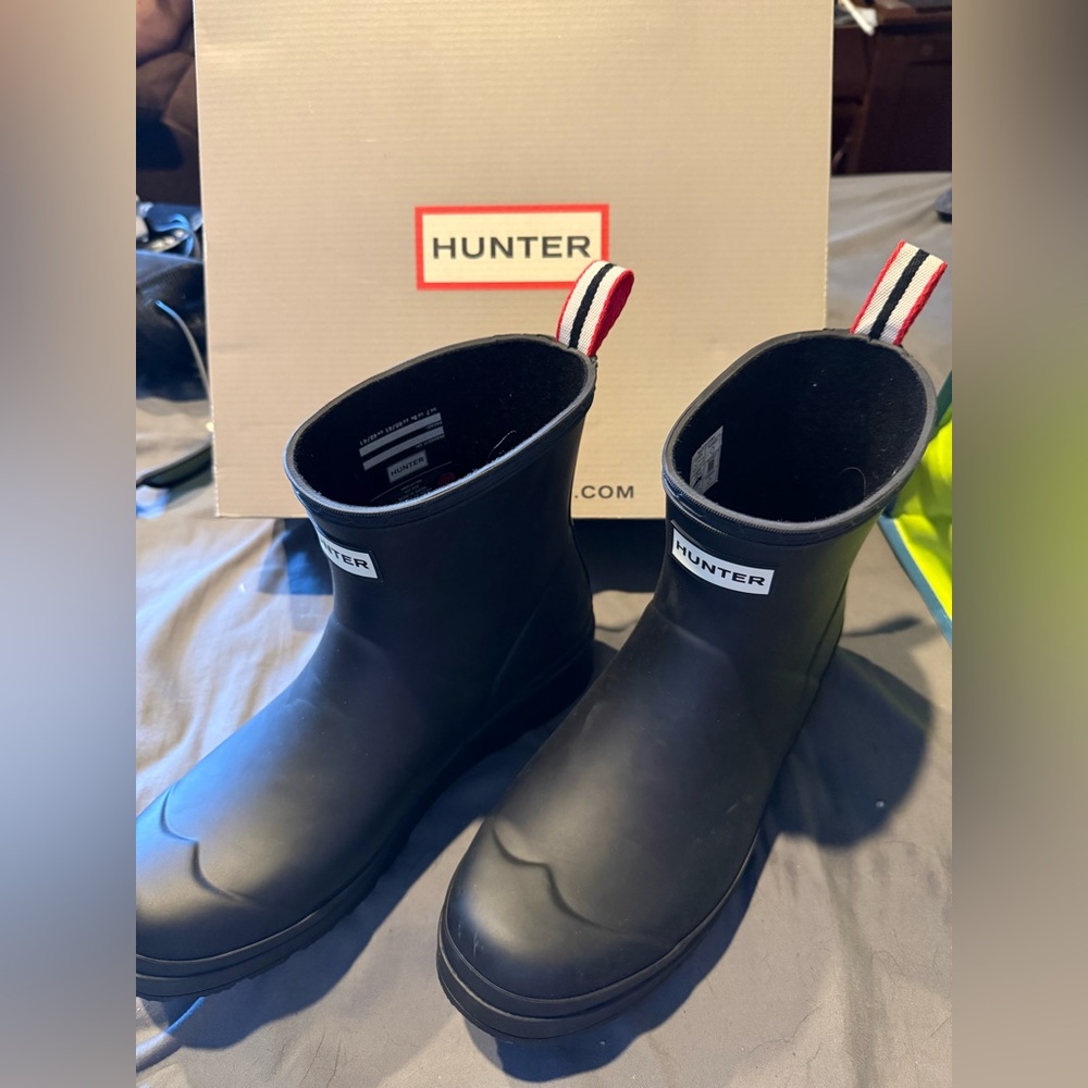 Hunter rain boots (women’s 9)